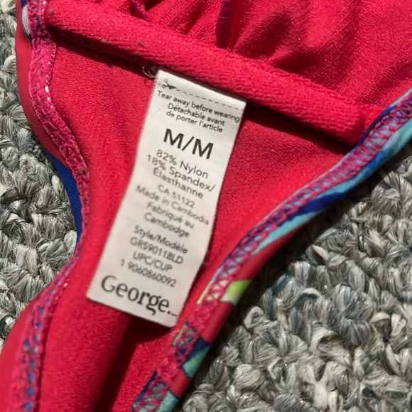 swim top size M - Picture 2 of 3